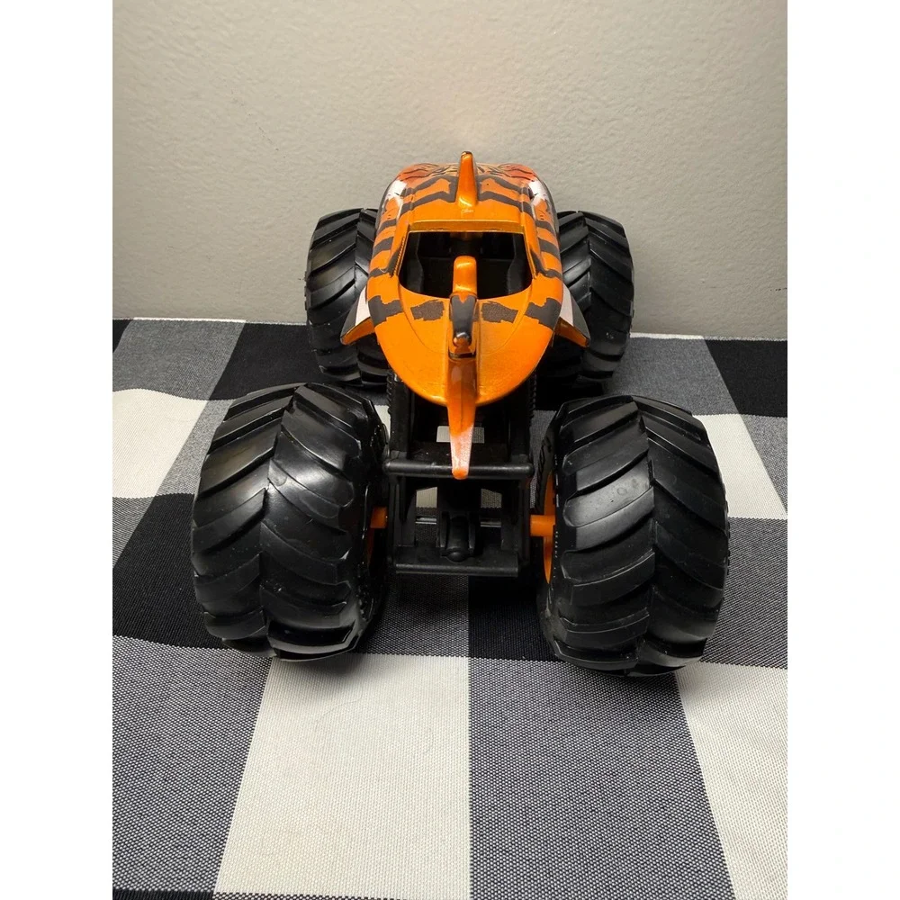 Hot Wheels Monster Trucks Tiger Shark 1:24 Scale Die-Cast Orange Tiger Stripes